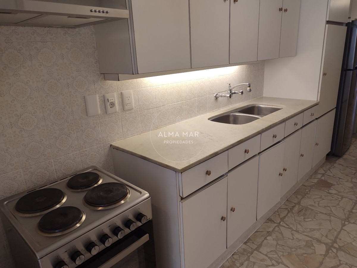 Apartamento ID.1342 - Playa Mansa. Frente al mar. 