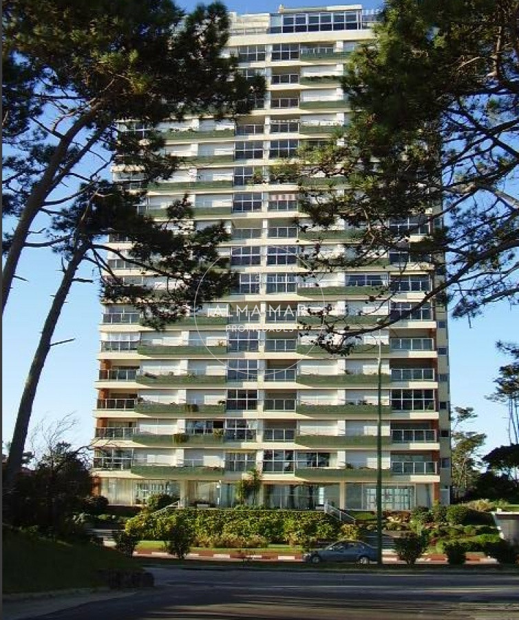 Apartamento ID.1342 - Playa Mansa. Frente al mar. 
