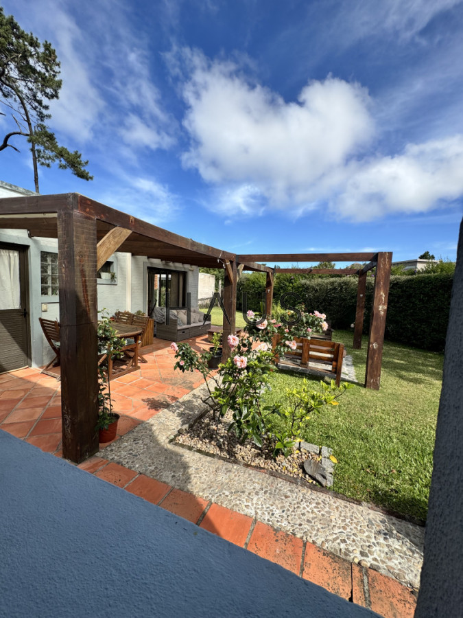 Casa ID.565 - Jardines de Cordoba.  casa de 3 dorm. Venta