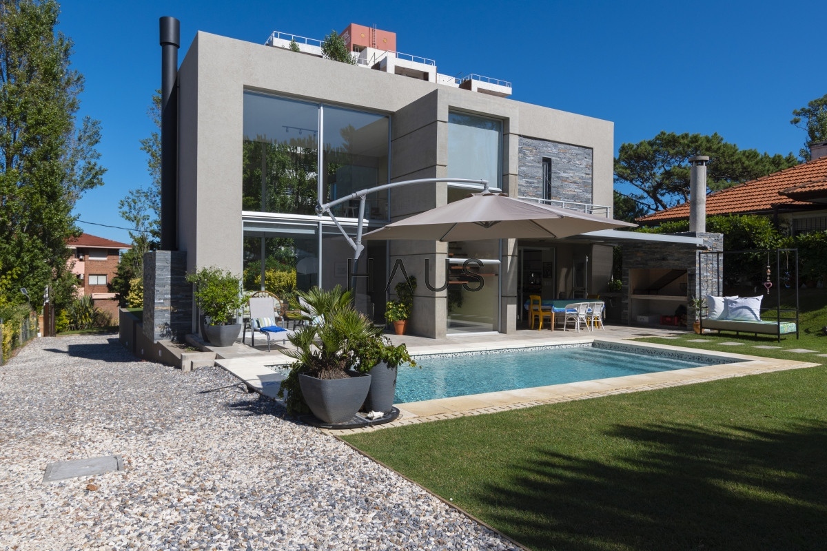 Casa ID.589 - Casa en Venta Moderna de construccion tradicional, cerca del mar. 