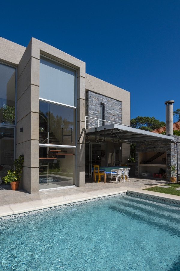 Casa ID.589 - Casa en Venta Moderna de construccion tradicional, cerca del mar. 