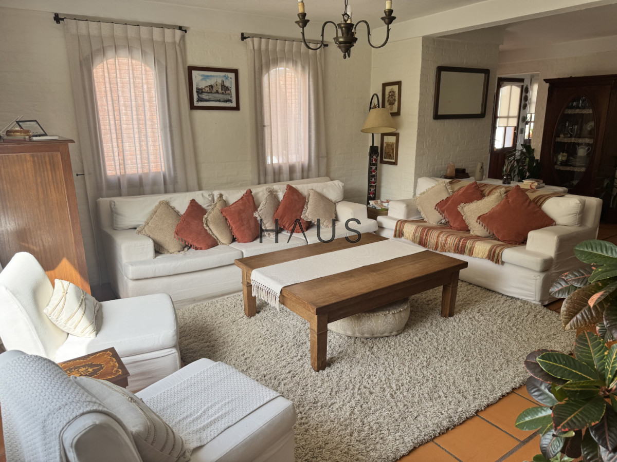 Casa ID.565 - Jardines de Cordoba.  casa de 3 dorm. Venta