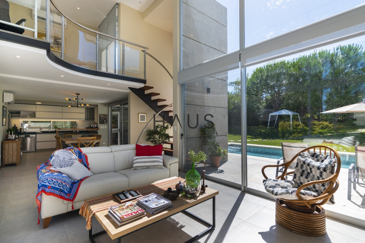 Casa ID.589 - Casa en Venta Moderna de construccion tradicional, cerca del mar. 