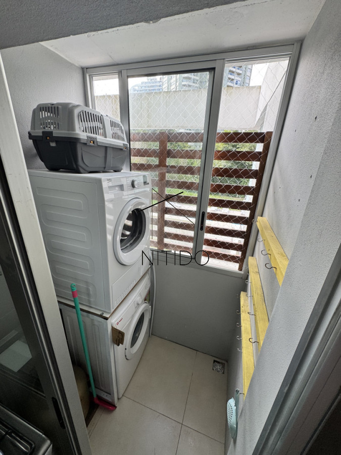 Apartamento ID.504 - A pasos del mar en Playa Mansa - 1 dormitorio con parrillero