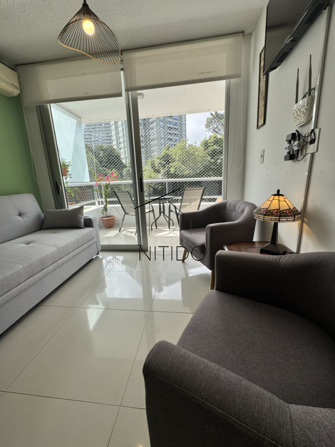 Apartamento ID.504 - A pasos del mar en Playa Mansa - 1 dormitorio con parrillero