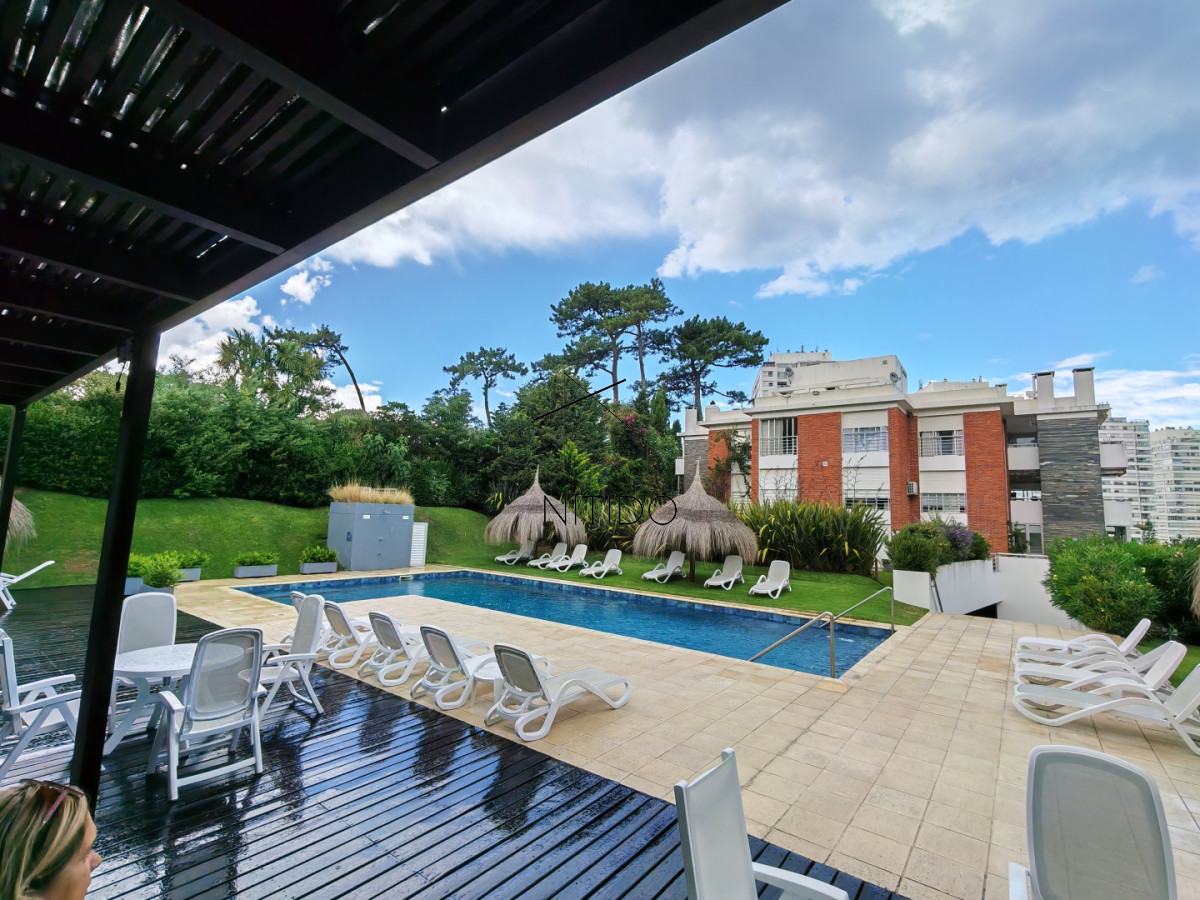 Apartamento ID.547 - Departamento de 3 dorm. playa mansa con Barbacoa propia.