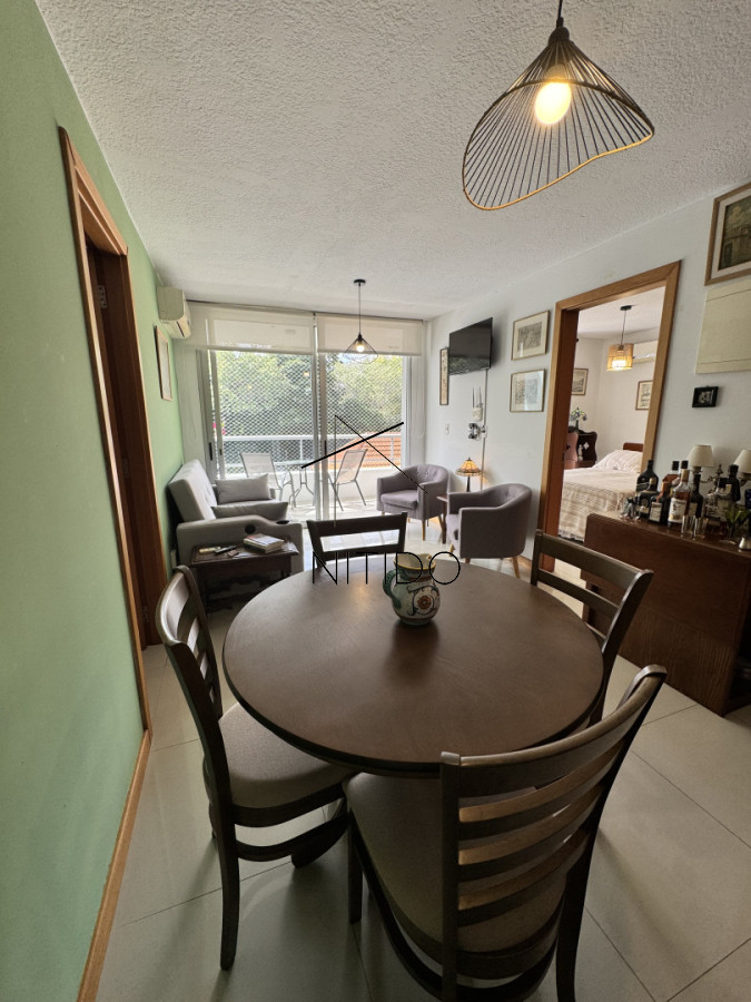 Apartamento ID.504 - A pasos del mar en Playa Mansa - 1 dormitorio con parrillero