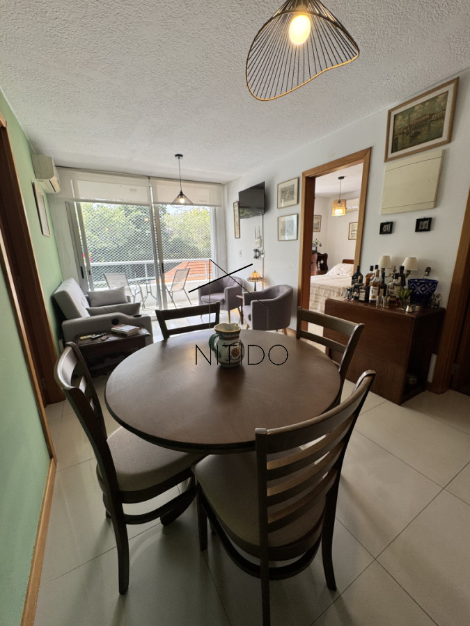 Apartamento ID.504 - A pasos del mar en Playa Mansa - 1 dormitorio con parrillero