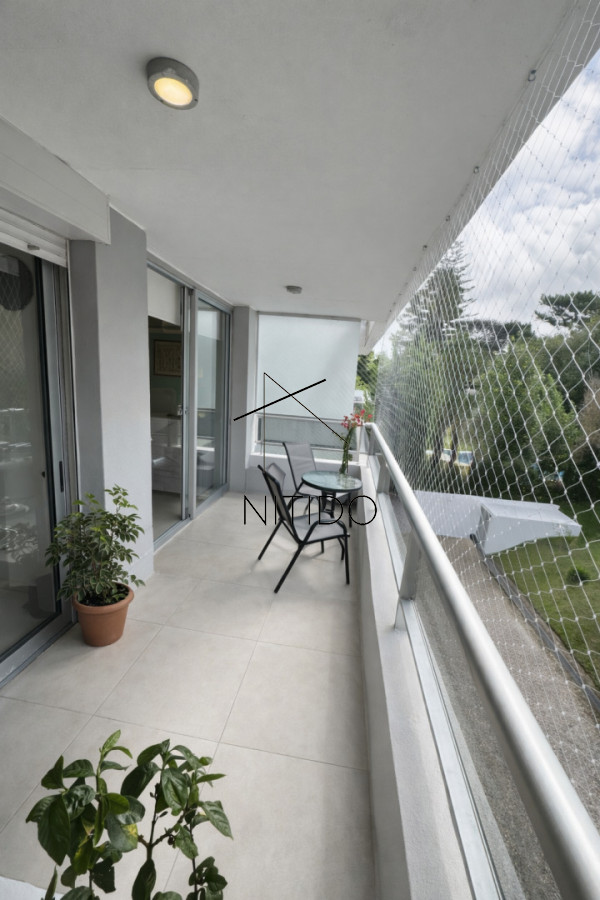 Apartamento ID.504 - A pasos del mar en Playa Mansa - 1 dormitorio con parrillero