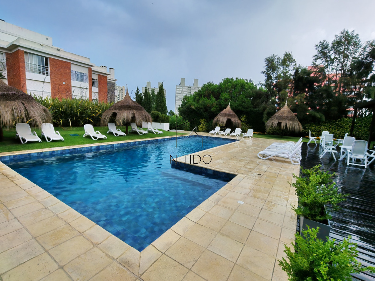 Apartamento ID.547 - Departamento de 3 dorm. playa mansa con Barbacoa propia.