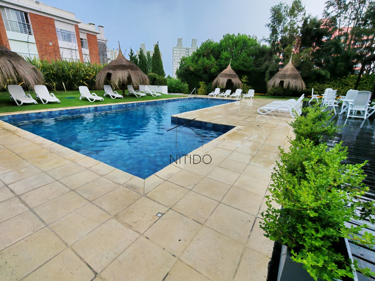 Apartamento ID.547 - Departamento de 3 dorm. playa mansa con Barbacoa propia.