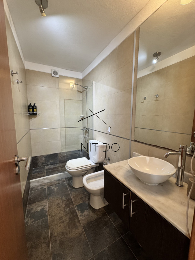 Apartamento ID.504 - A pasos del mar en Playa Mansa - 1 dormitorio con parrillero