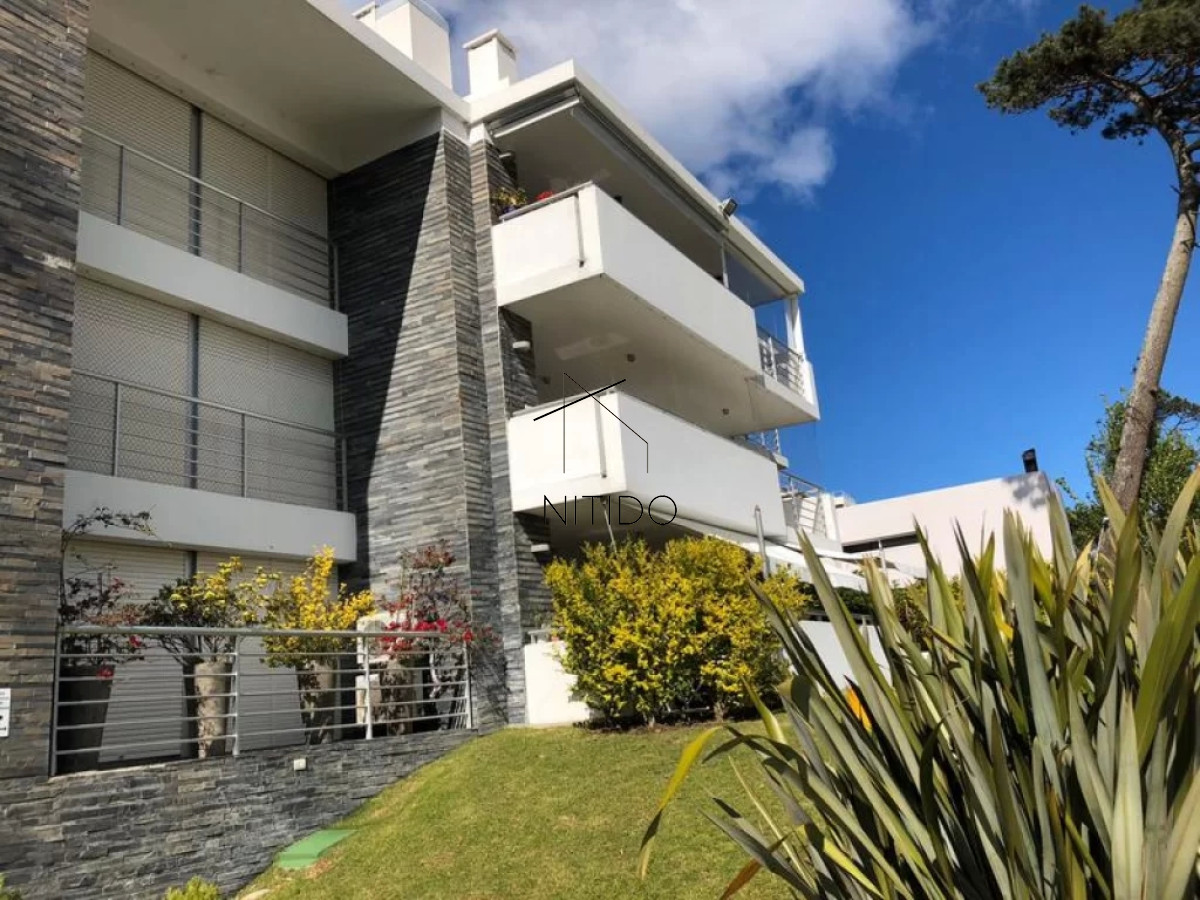 Apartamento ID.547 - Departamento de 3 dorm. playa mansa con Barbacoa propia.