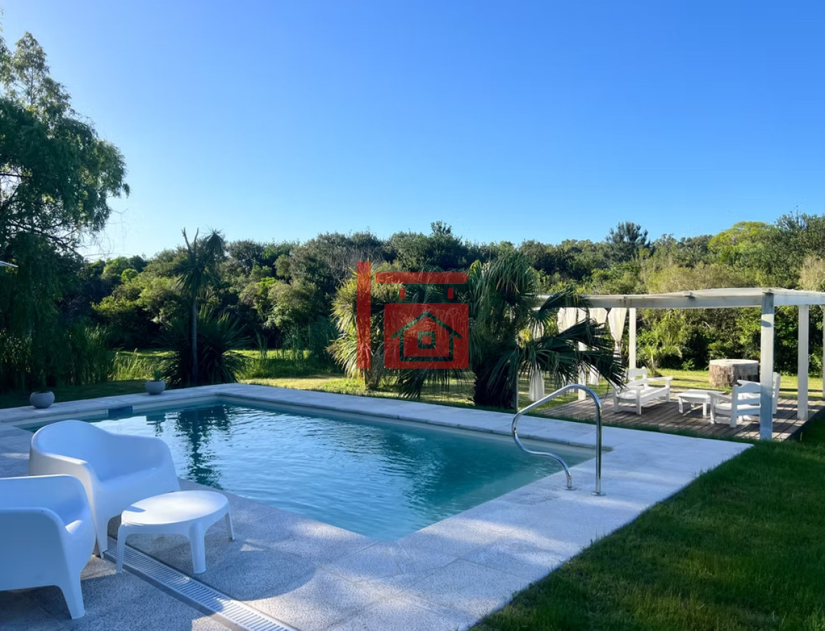 Chacra ID.580 - Chacra con Piscina Climatizada - Naturaleza, Confort y Diseño en un Solo Lugar