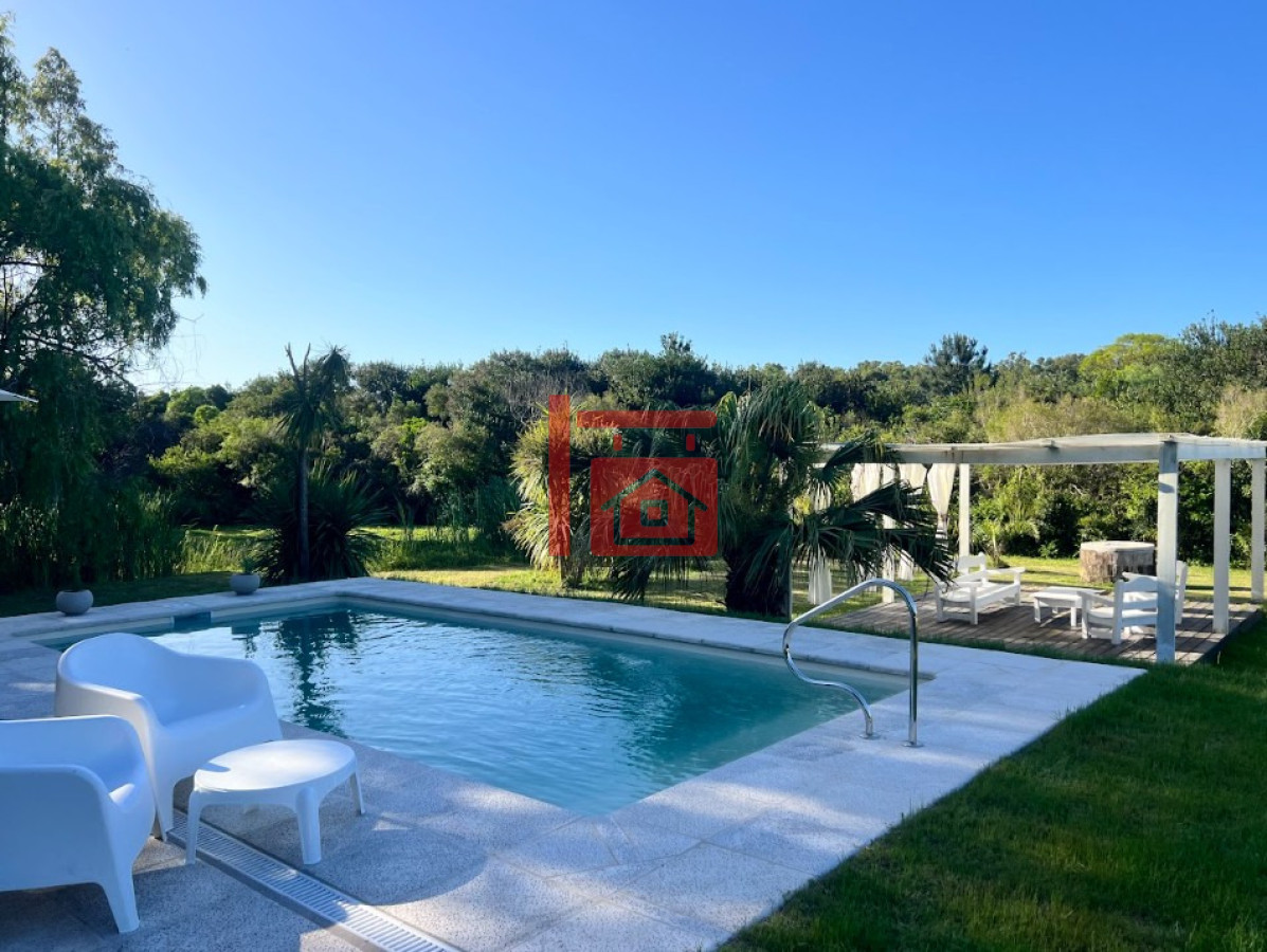 Chacra ID.580 - Chacra con Piscina Climatizada - Naturaleza, Confort y Diseño en un Solo Lugar