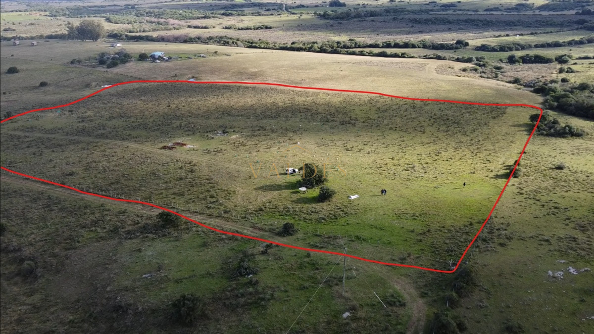Chacra ID.5051 - Hermosa chacra a 15 Kilómetros del Mar, Pan de Azúcar, Entre cerros.