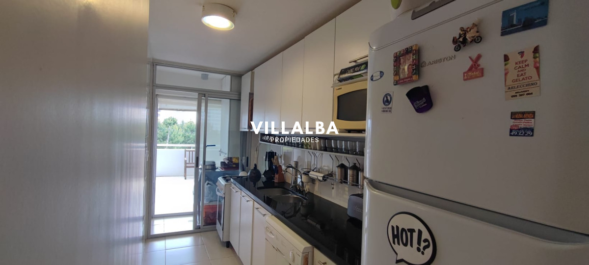 Apartamento ID.3216 - Espectacular depatamento en playa mansa con terraza grande y parrillero propio. 