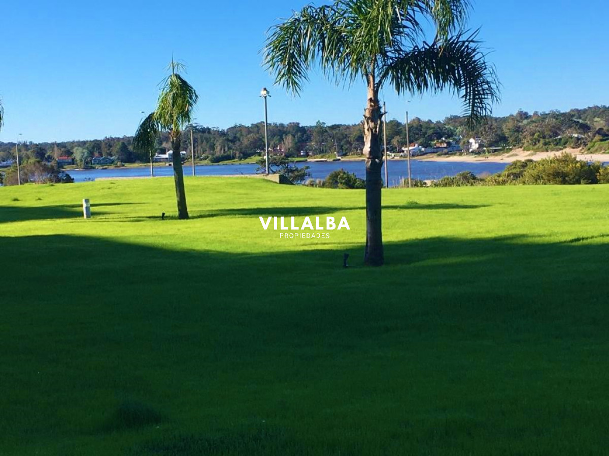 Apartamento ID.556 - Excepcional planta baja con piscina propia.