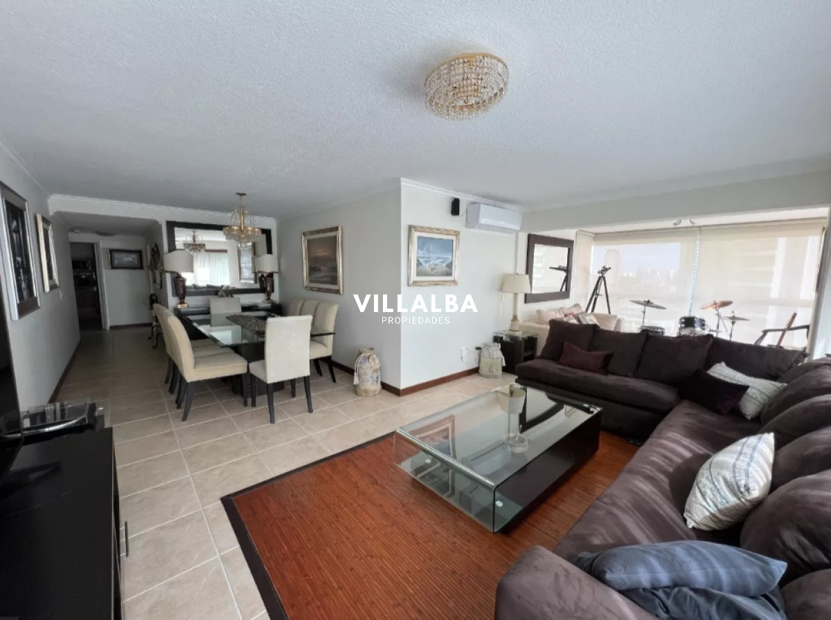 Apartamento ID.3192 - Excelente apartamento de 3 Dormitorios frente al mar, Playa Mansa 