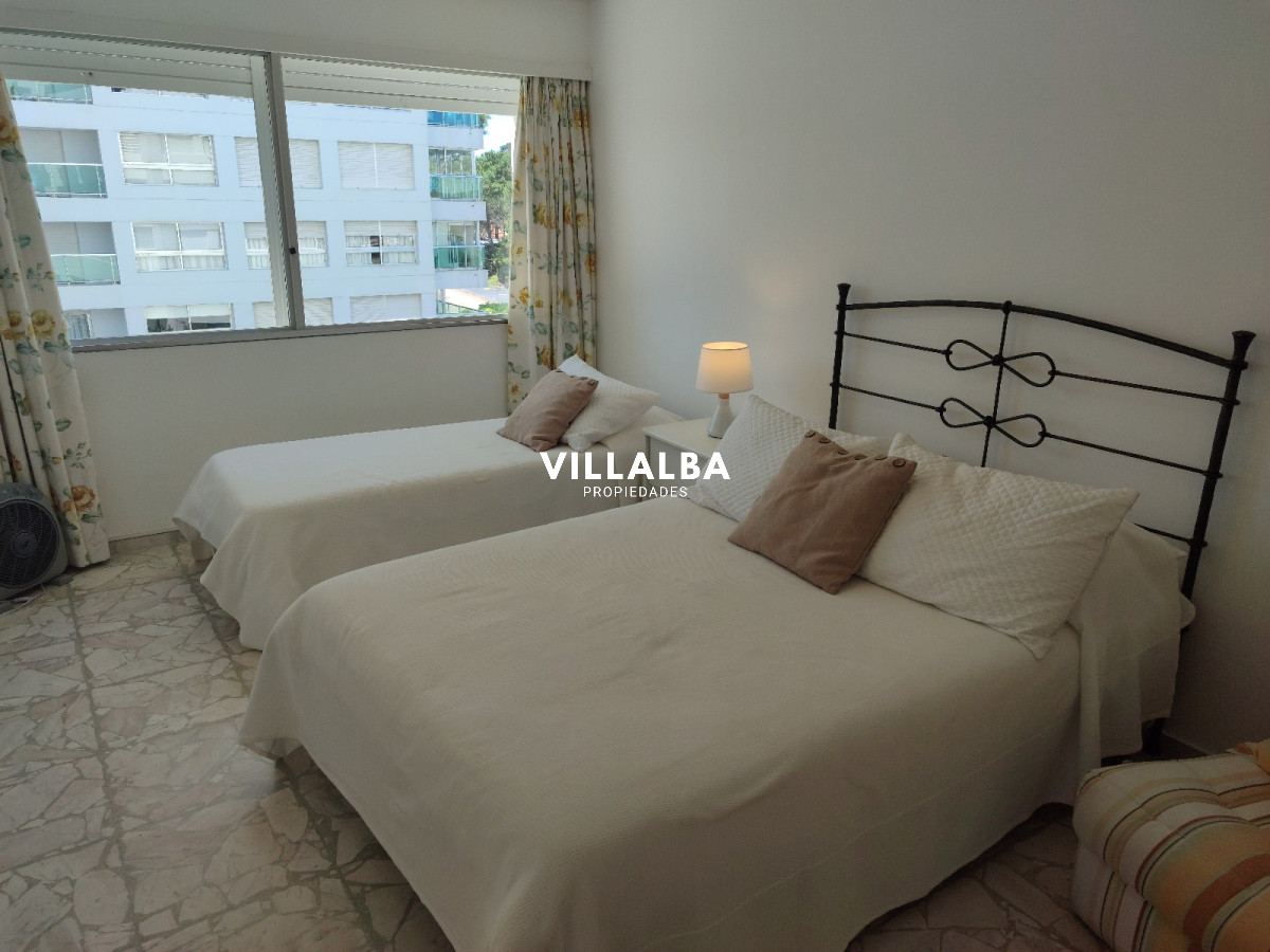 Apartamento ID.2878 - Playa Mansa. Frente al mar. 