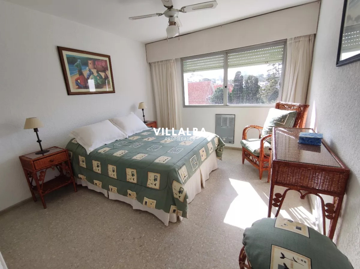 Apartamento ID.3361 - Playa Mansa. Frente al mar. 
