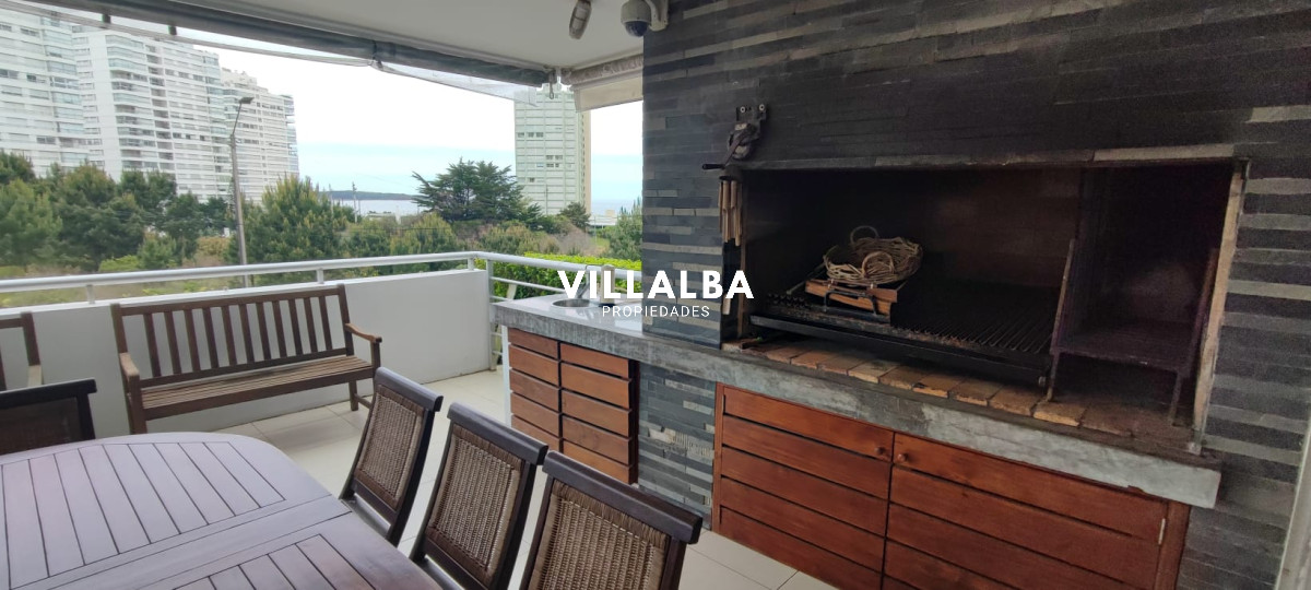 Apartamento ID.3216 - Espectacular depatamento en playa mansa con terraza grande y parrillero propio. 