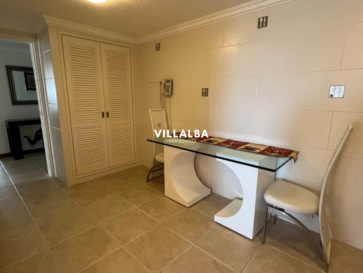 Apartamento ID.3192 - Excelente apartamento de 3 Dormitorios frente al mar, Playa Mansa 