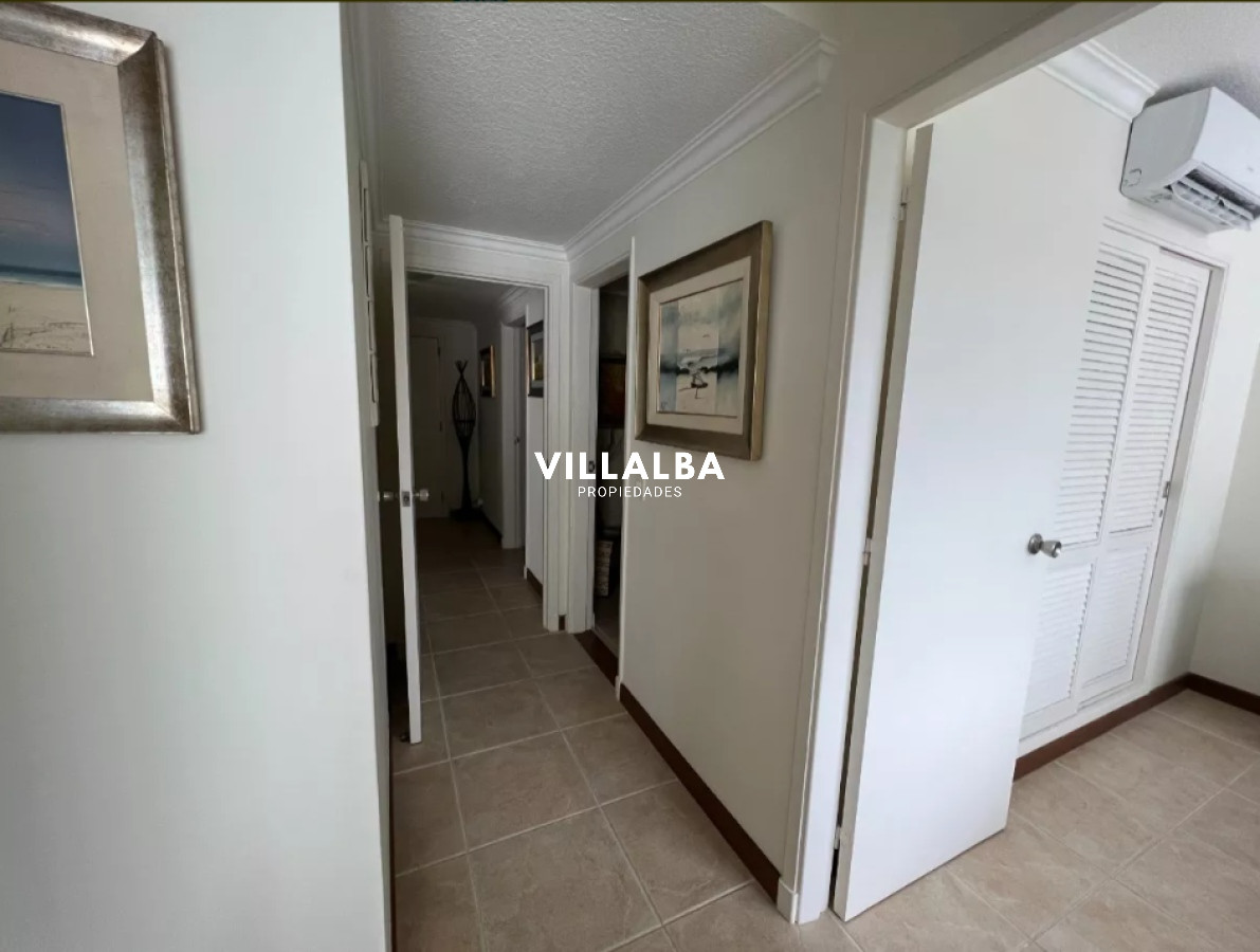 Apartamento ID.3192 - Excelente apartamento de 3 Dormitorios frente al mar, Playa Mansa 