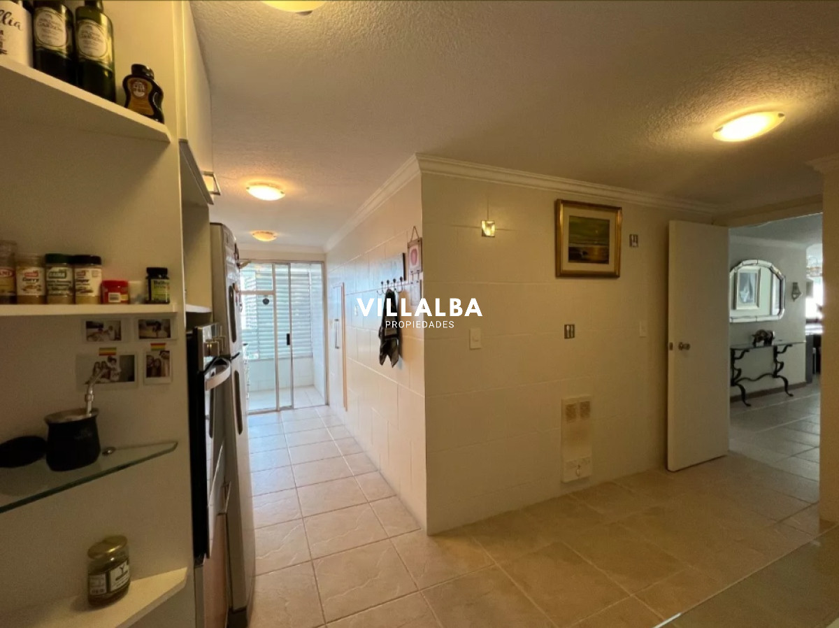 Apartamento ID.3192 - Excelente apartamento de 3 Dormitorios frente al mar, Playa Mansa 