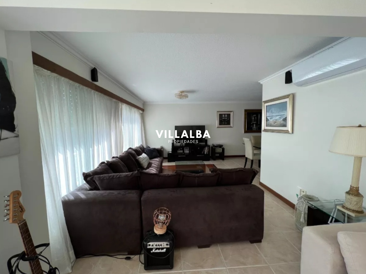 Apartamento ID.3192 - Excelente apartamento de 3 Dormitorios frente al mar, Playa Mansa 