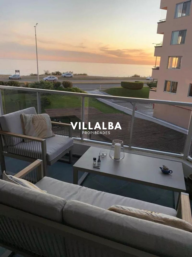 Apartamento ID.3599 - Primera línea. 3 dormitorios, terraza.