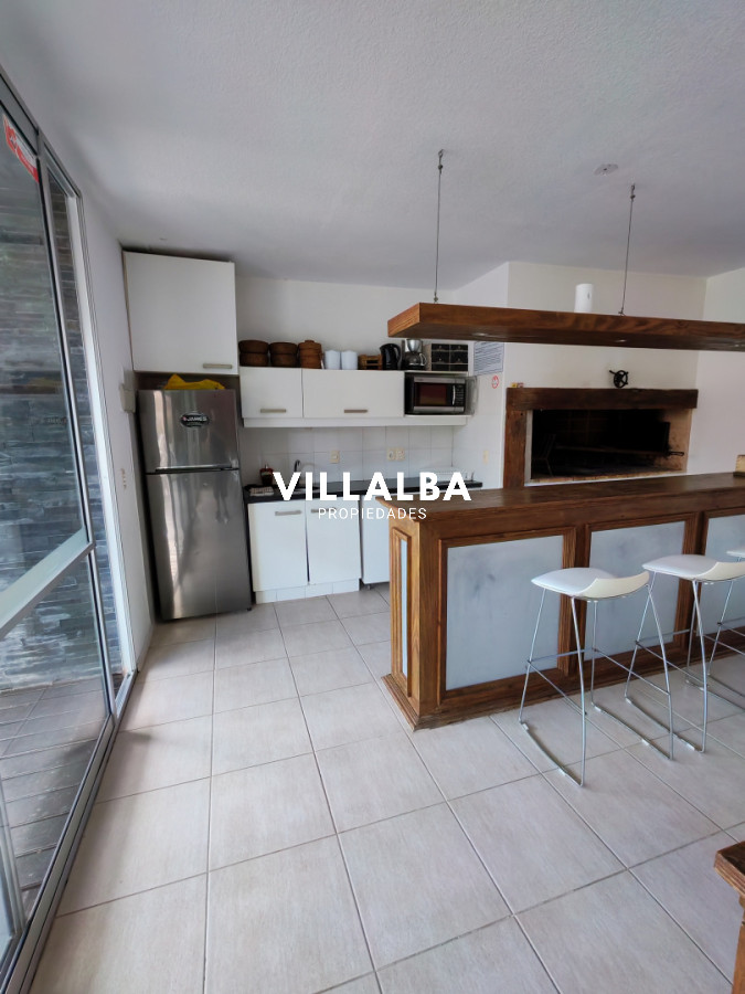 Apartamento ID.47 - Departamento de 3 dorm. playa mansa con Barbacoa propia.