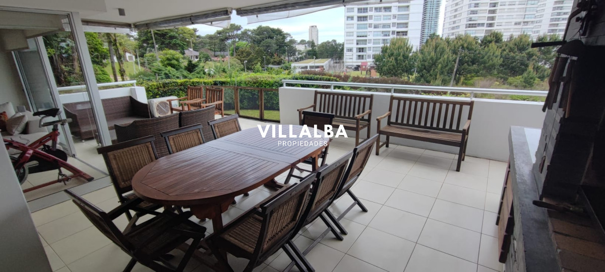 Apartamento ID.3216 - Espectacular depatamento en playa mansa con terraza grande y parrillero propio. 