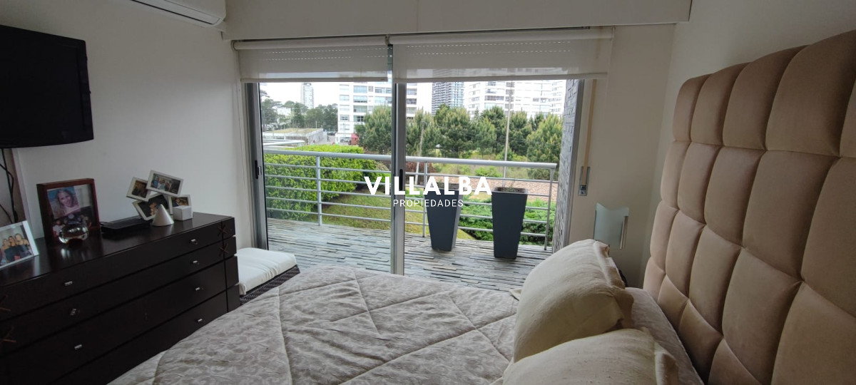 Apartamento ID.3216 - Espectacular depatamento en playa mansa con terraza grande y parrillero propio. 