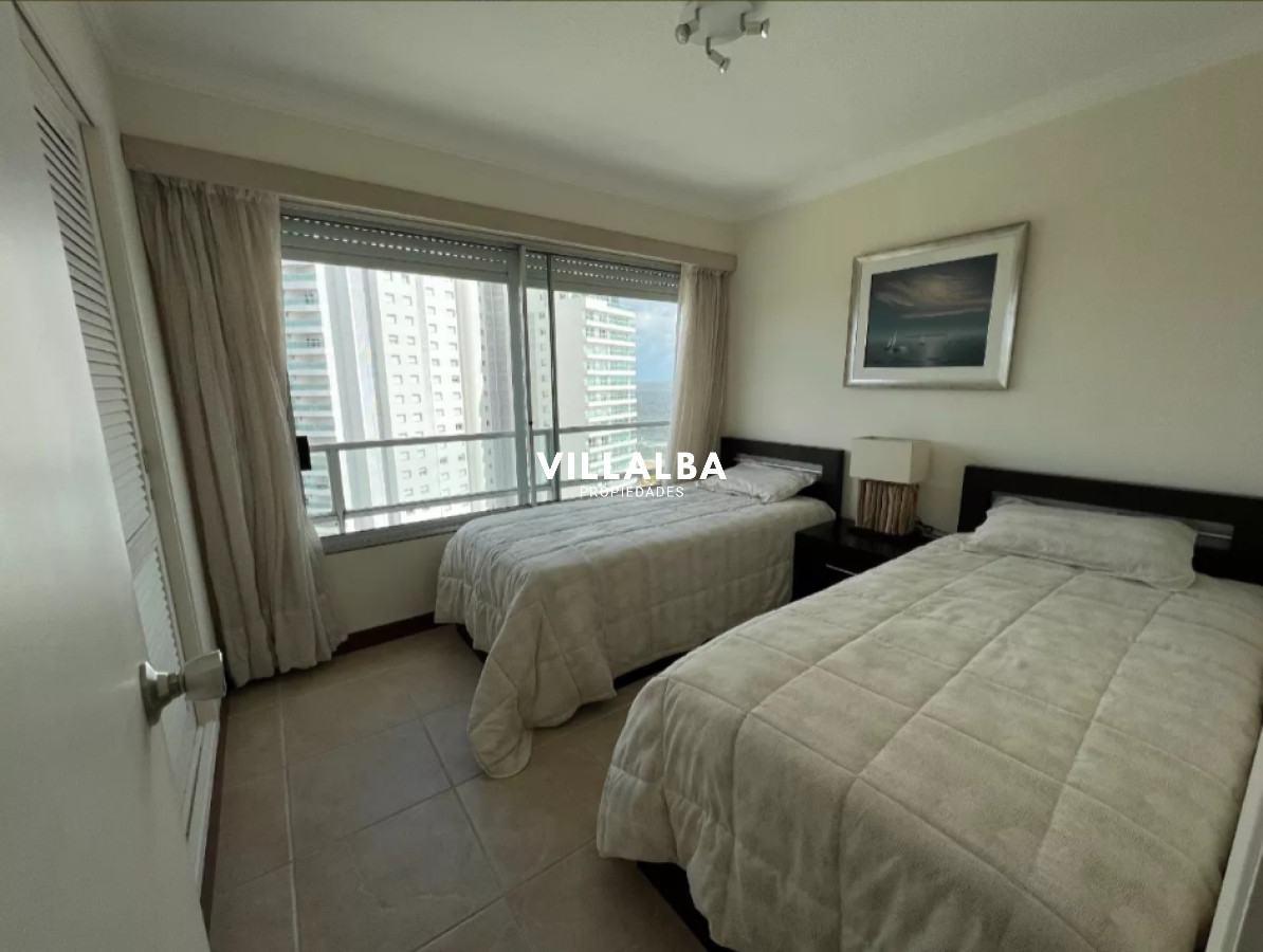 Apartamento ID.3192 - Excelente apartamento de 3 Dormitorios frente al mar, Playa Mansa 