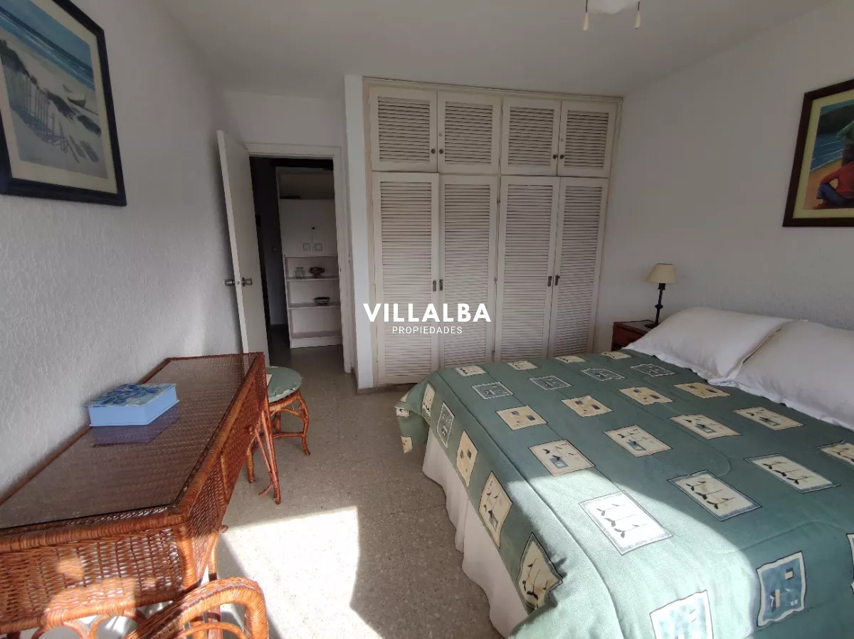 Apartamento ID.3361 - Playa Mansa. Frente al mar. 