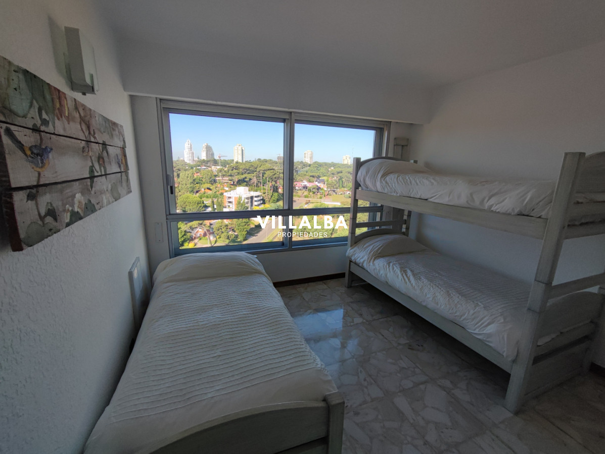 Apartamento ID.3884 - Playa Mansa. Frente al mar. 