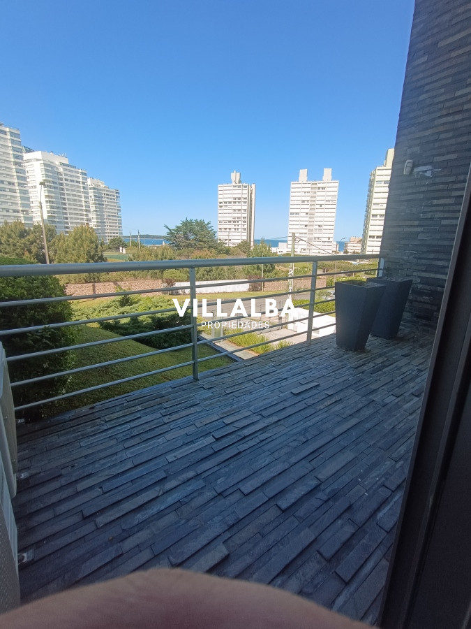 Apartamento ID.3216 - Espectacular depatamento en playa mansa con terraza grande y parrillero propio. 