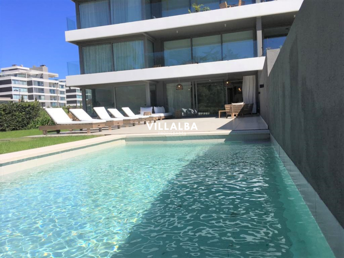 Apartamento ID.556 - Excepcional planta baja con piscina propia.