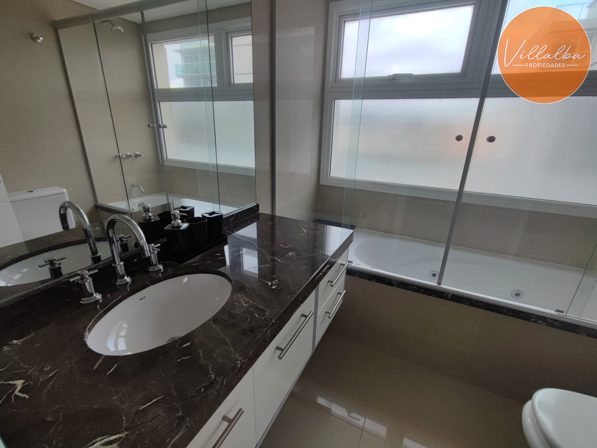Apartamento ID.3072 - Espectacular Apartamento de 4 Dormitorios a metros de la rambla, playa mansa.