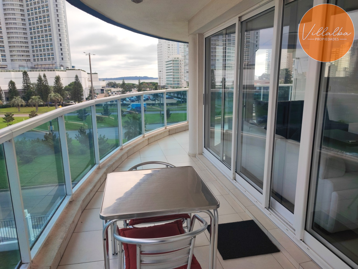 Apartamento ID.3072 - Espectacular Apartamento de 4 Dormitorios a metros de la rambla, playa mansa.