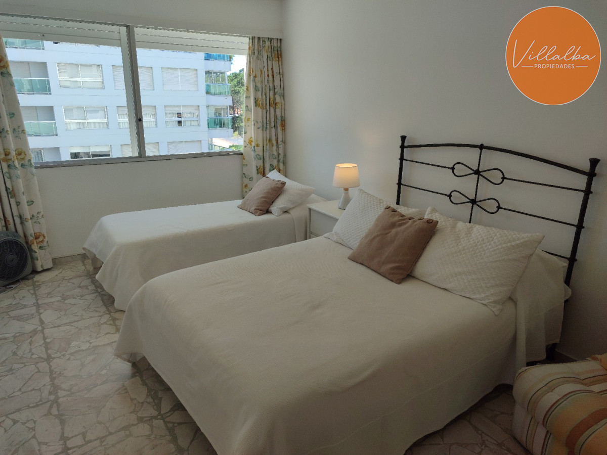Apartamento ID.2878 - Playa Mansa. Frente al mar. 