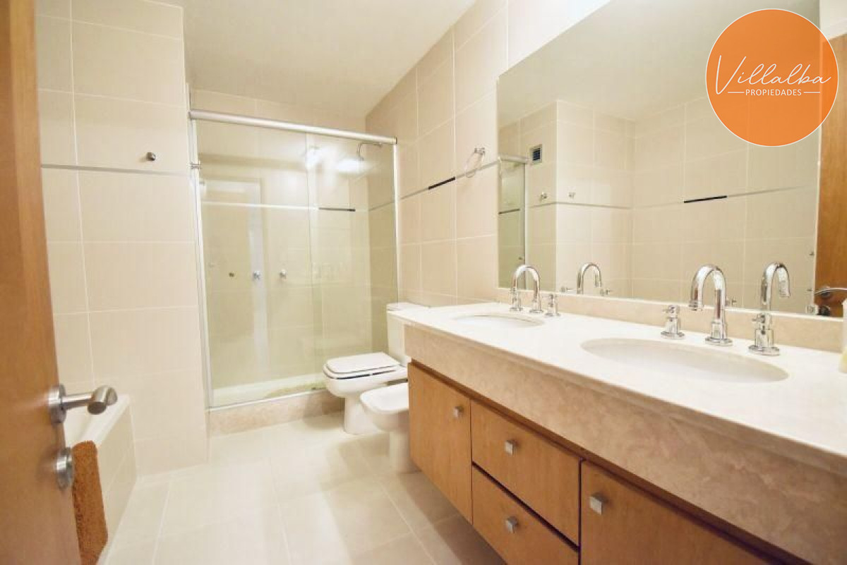 Apartamento ID.2740 - Oportunidad en venta - Seasons Tower, vista al mar. 