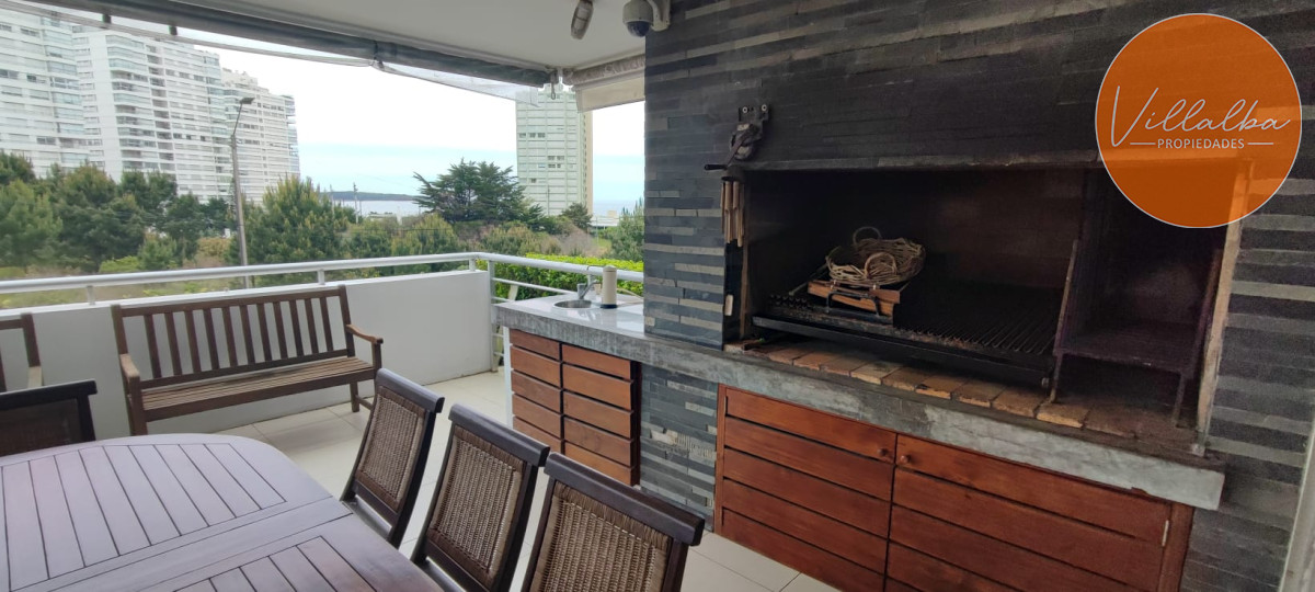Apartamento ID.3216 - Espectacular depatamento en playa mansa con terraza grande y parrillero propio. 