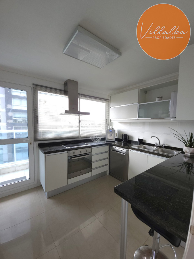 Apartamento ID.3072 - Espectacular Apartamento de 4 Dormitorios a metros de la rambla, playa mansa.
