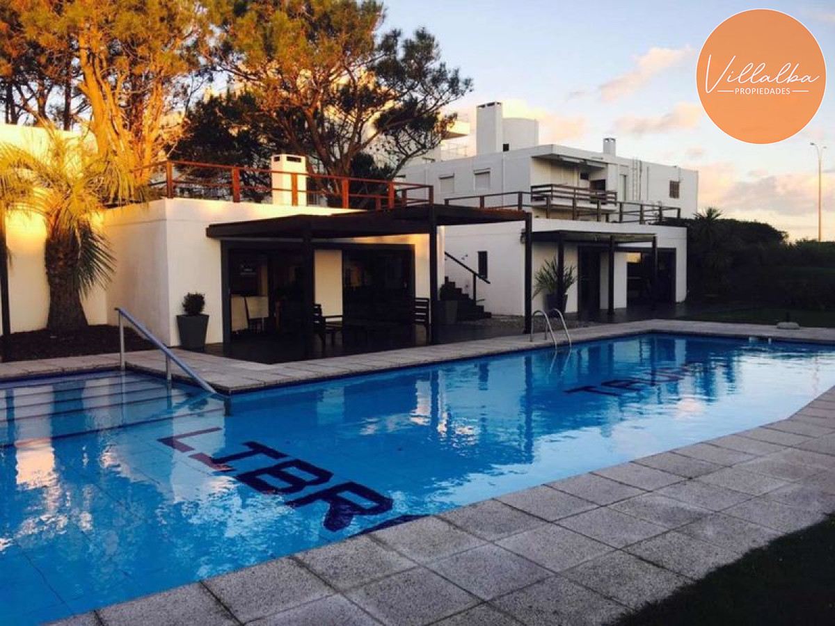 Apartamento ID.3599 - Primera línea. 3 dormitorios, terraza.
