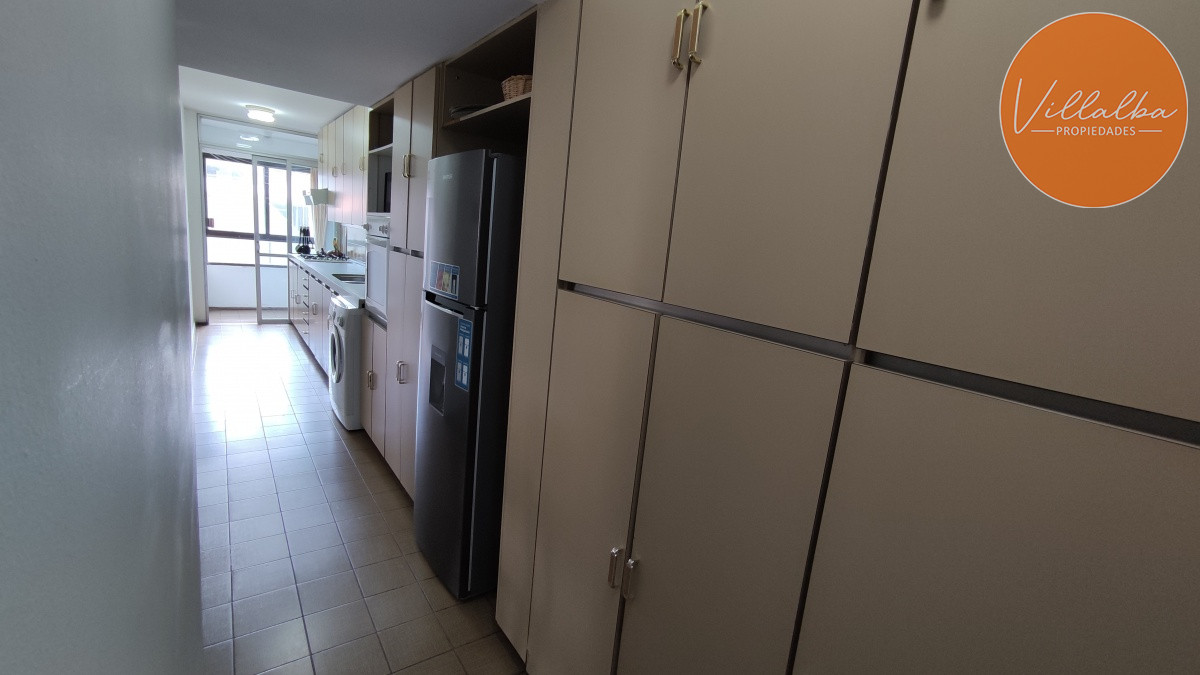 Apartamento ID.925 - BAJÓ DE PRECIO! 3 dormitorios y serv. cerca del mar
