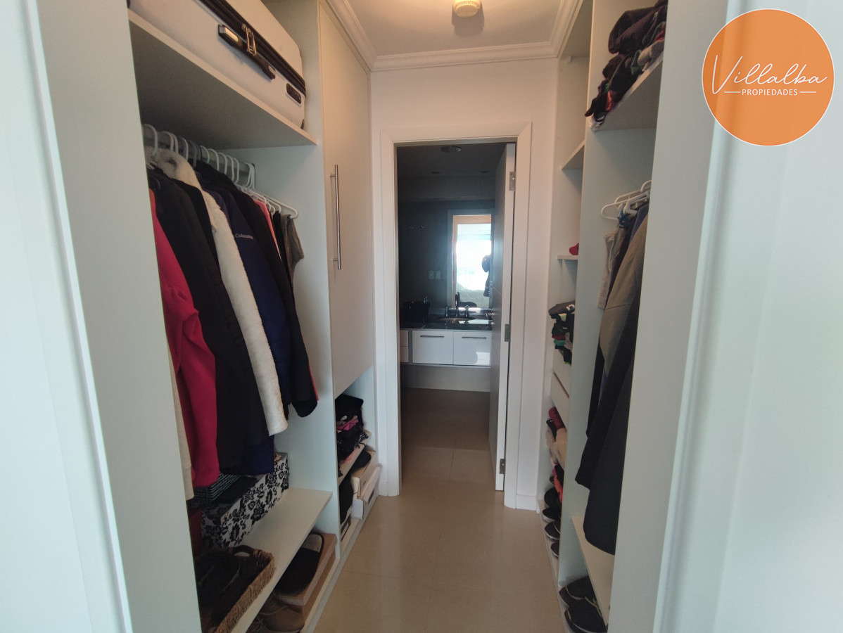 Apartamento ID.3072 - Espectacular Apartamento de 4 Dormitorios a metros de la rambla, playa mansa.