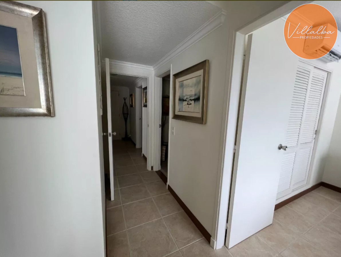 Apartamento ID.3192 - Excelente apartamento de 3 Dormitorios frente al mar, Playa Mansa 