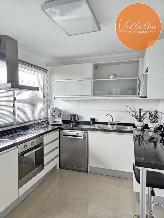 Apartamento ID.3072 - Espectacular Apartamento de 4 Dormitorios a metros de la rambla, playa mansa.